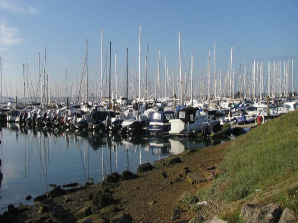 Auplands En-Suite Rooms Lymington Exteriör bild